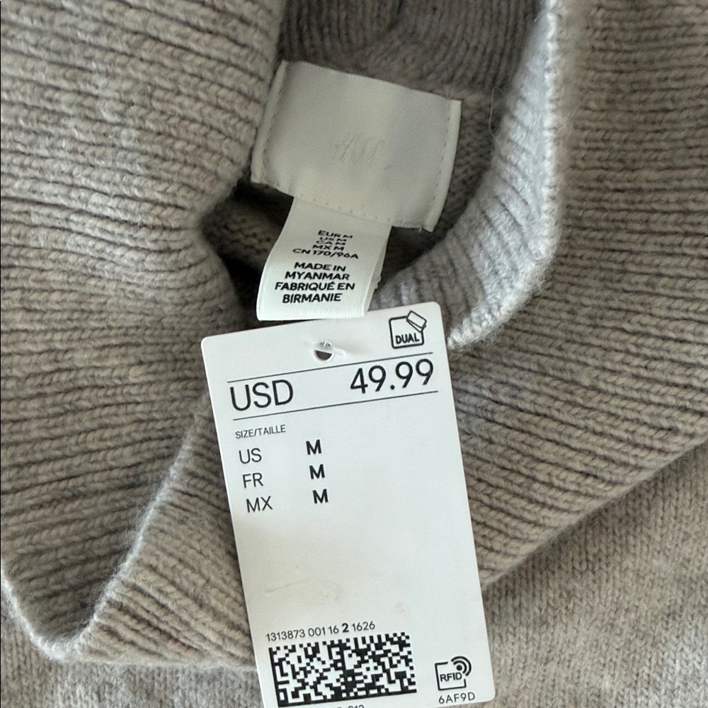H&M Women's Turtleneck Sweater - Picture 2 of 7